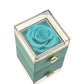 Boîte de roses éternelles - avec collier gravé et roses artificielles
