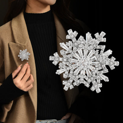 Broche de luxe à flocon de neige rotatif