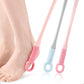 Brosse à long manche pour nettoyer les orteils et les pieds