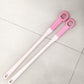 Brosse à long manche pour nettoyer les orteils et les pieds